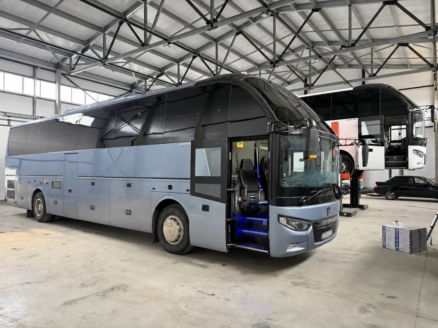 Автобус Zhong Tong в ремонтной зоне BUS DOCTOR